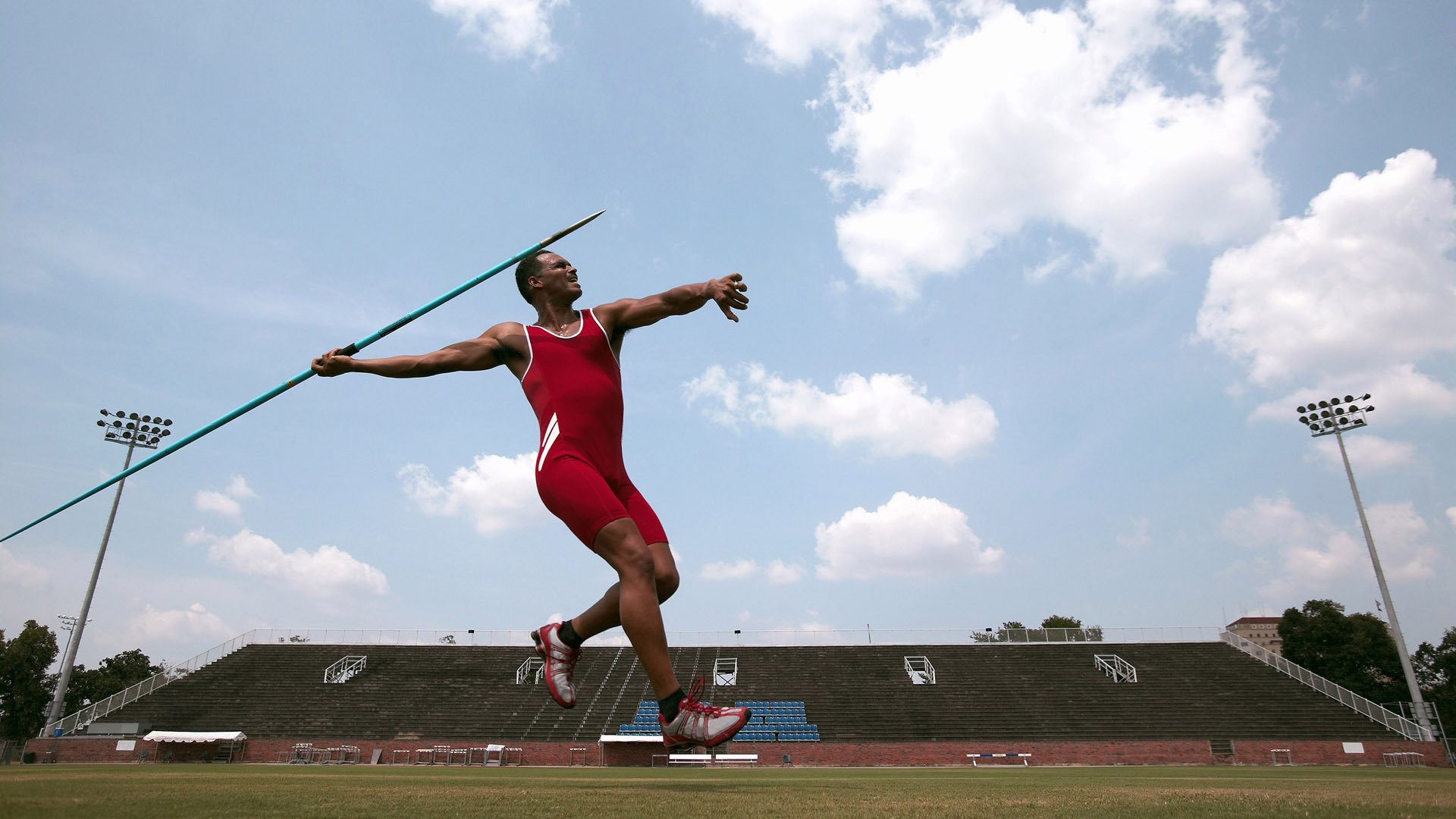 巴特勒新星出色防守表现突出，利物浦前途光明！全场沸腾不已
